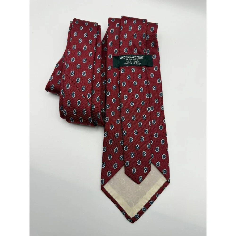 Brooks Brothers Silk Tie OS Red Paisley Medallion Italy Preppy Ivy Traditional